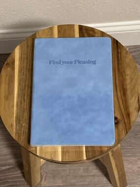 The Pleasing "Find Your Pleasing" Journal in Blue NWT